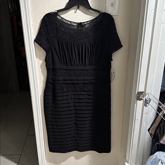 Adrianna Papell Black Lace Designer Dress 16 NWT - Picture 1 of 7